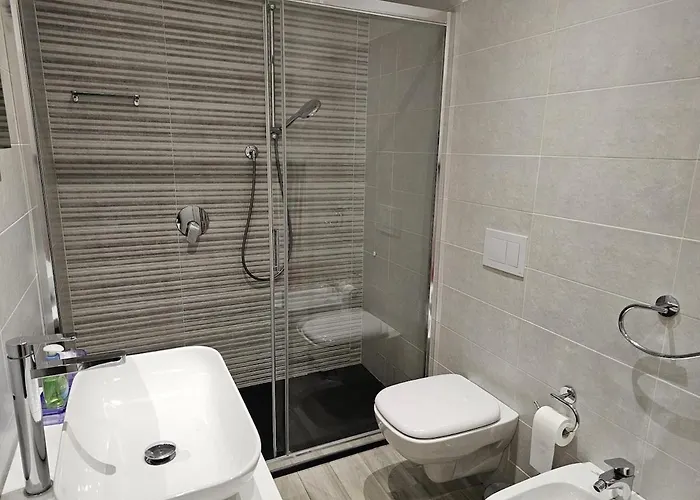 La Corte, Centro קומו